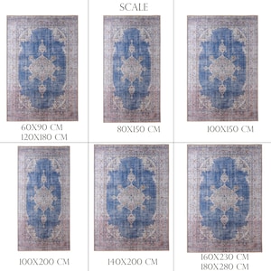 Op de afbeelding: Zes verschillende maten van een blauw en cr&egrave;mekleurig tapijt met een bloemenpatroon. Het tapijt is verkrijgbaar in de volgende maten: 60x90 cm, 120x180 cm, 80x150 cm, 100x150 cm, 100x200 cm, 140x200 cm, 160x230 cm en 180x280 cm.