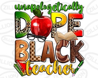Può includere: Grafica Unapologetically Dope Black Teacher con una mela rossa, occhiali, un libro e una penna. Il testo è in uno stile colorato e stratificato con accenti leopardati e glitter.