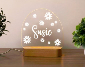 Indie Daisy Flower Custom Name Acrylic Night Light | Personalisierte Schlafzimmer LED-Dekor-Zeichen | Geschenk für Jungen Mädchen Kinderzimmer | Weihnachtsgeschenk