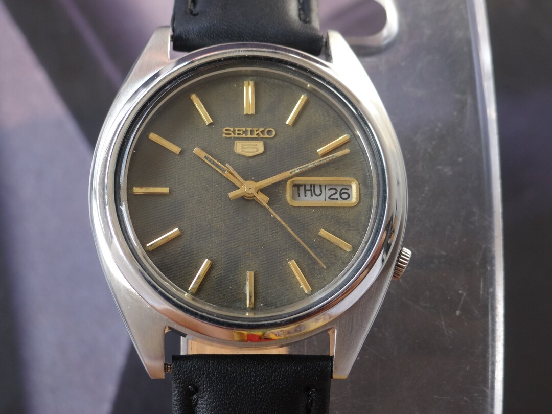 Vintage Seiko 5 Automatic 70098740 Day & Date 17 Jewel Men's Wrist