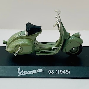 Piaggio Vespa 98 1946 model scale 1:18