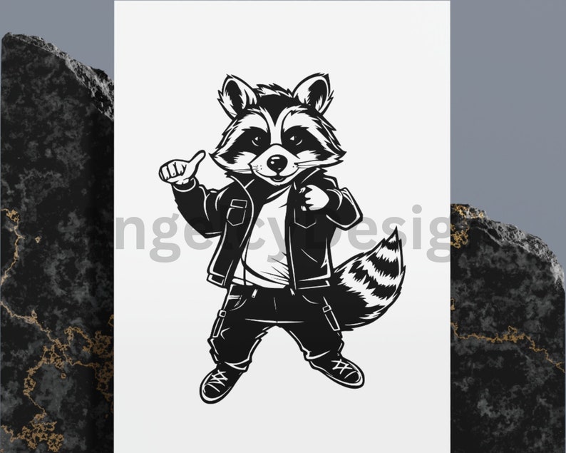 K&ouml;nnte beinhalten: Eine Schwarzwei&szlig;illustration eines Waschb&auml;ren, der eine Lederjacke, Jeans und Turnschuhe tr&auml;gt. Der Waschb&auml;r zeigt mit beiden H&auml;nden den Daumen nach oben.