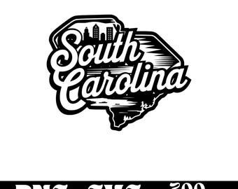 Könnte beinhalten: Schwarzweißes Grafikdesign mit dem Text "South Carolina" in einer stilisierten Schriftart. Das Design beinhaltet eine Umrandung des Bundesstaates South Carolina mit einer Skyline-Silhouette.