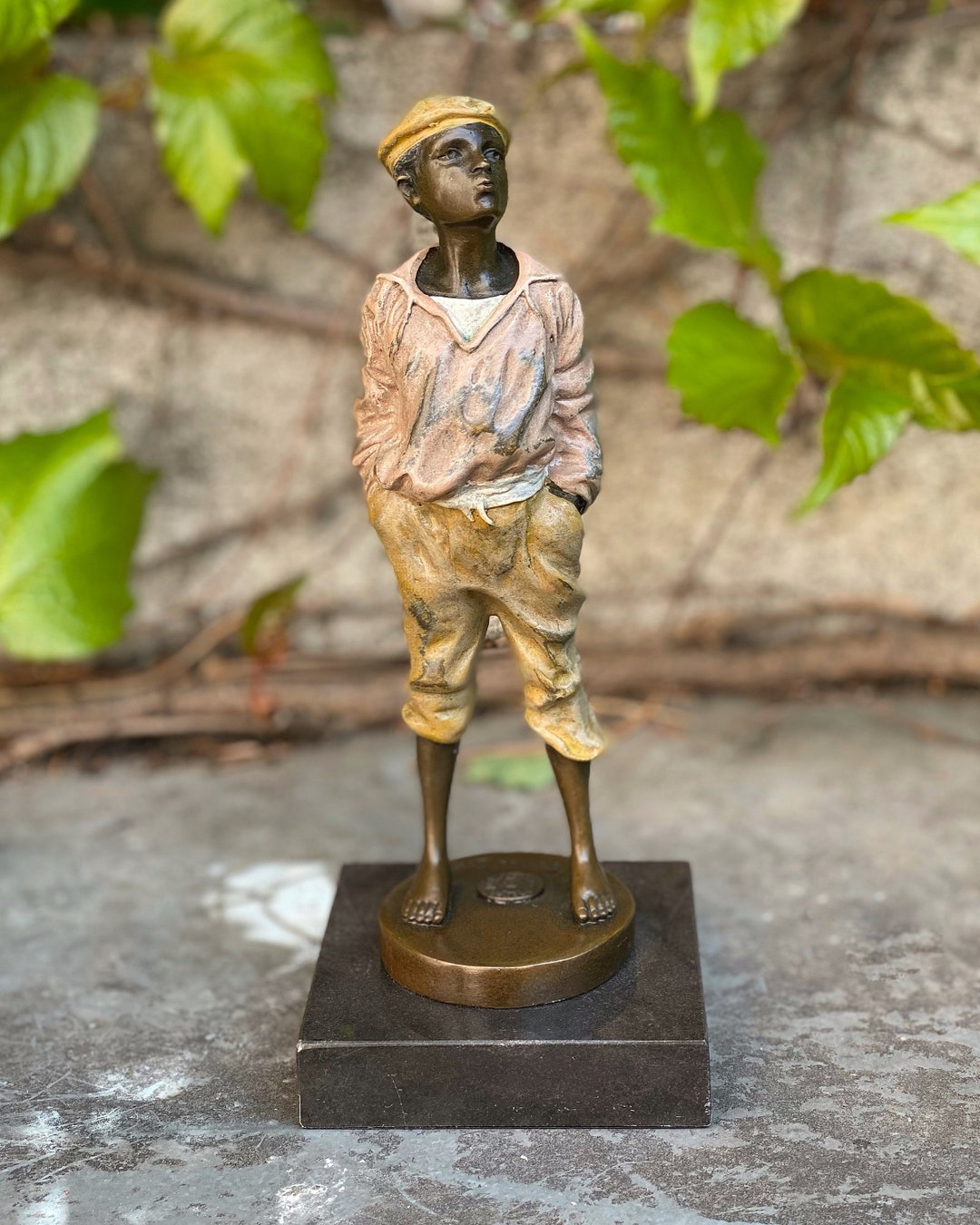 Statue En Bronze Dun Garcon Couche 45 X 40 X 95 Cm 20 Kg main image 1