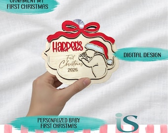 Kerstornament, gepersonaliseerd aandenken, cadeau voor pasgeboren baby (jongen of meisje) 2026, eerste kerstdecoratie, lasergesneden houten kerstbal, SVG-download