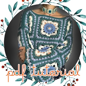 Könnte beinhalten: Handgefertigter Häkelpullover in Türkis, Hellblau und Weiß. Der Pullover hat ein quadratisches Muster mit floralen Motiven. Der Text "pdf tutorial" ist in orangefarbener Schrift am unteren Bildrand geschrieben.