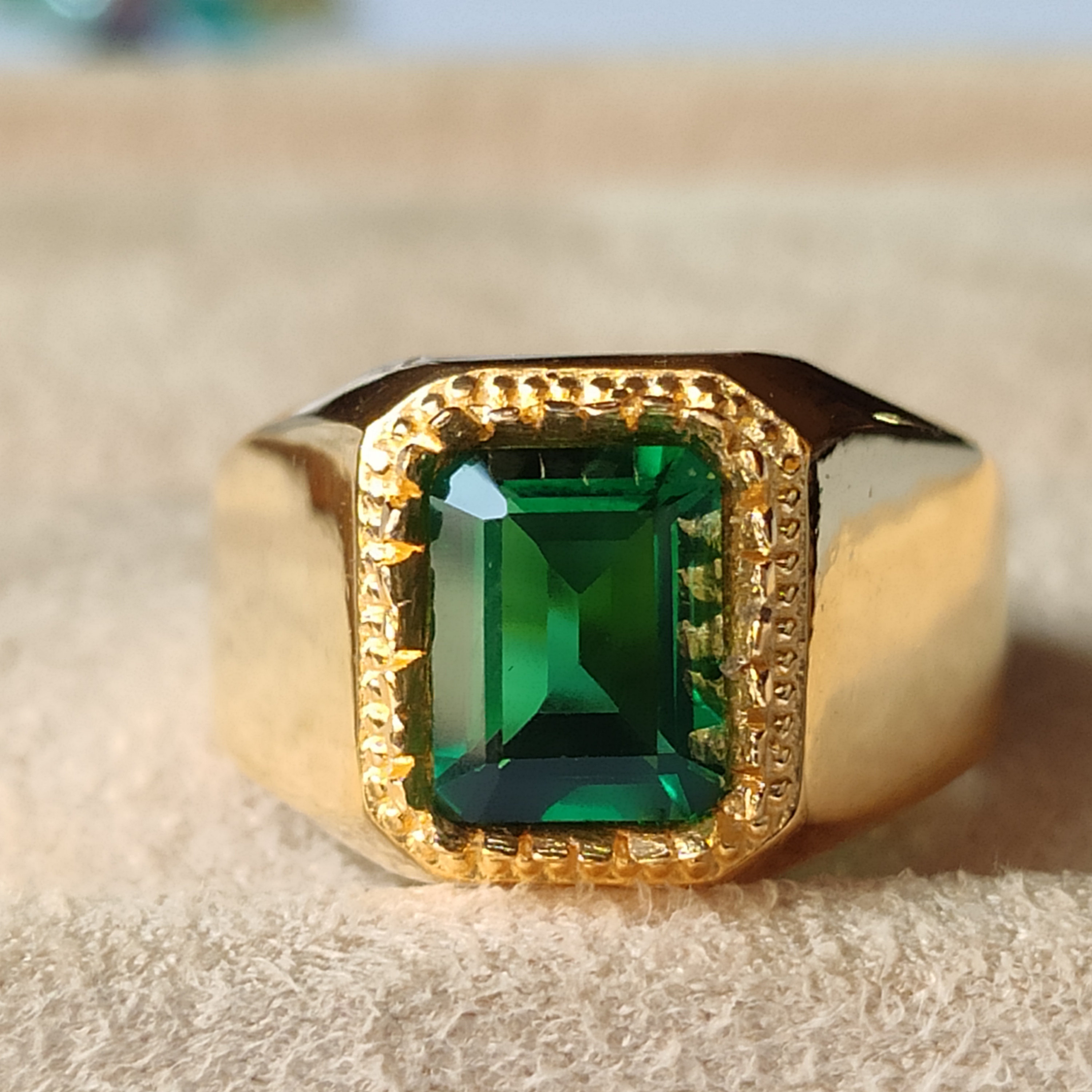 Mens gold emerald ring deals