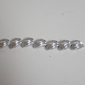 vintage beautiful signed lisner silver tone 7 panel leaf bracelet