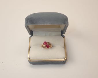 10k yellow gold ring with garnets and seed pearls size 3.5 beautiful
