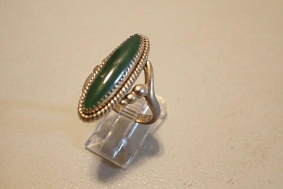 vintage sterling silver and jade ring size 7 - image 2