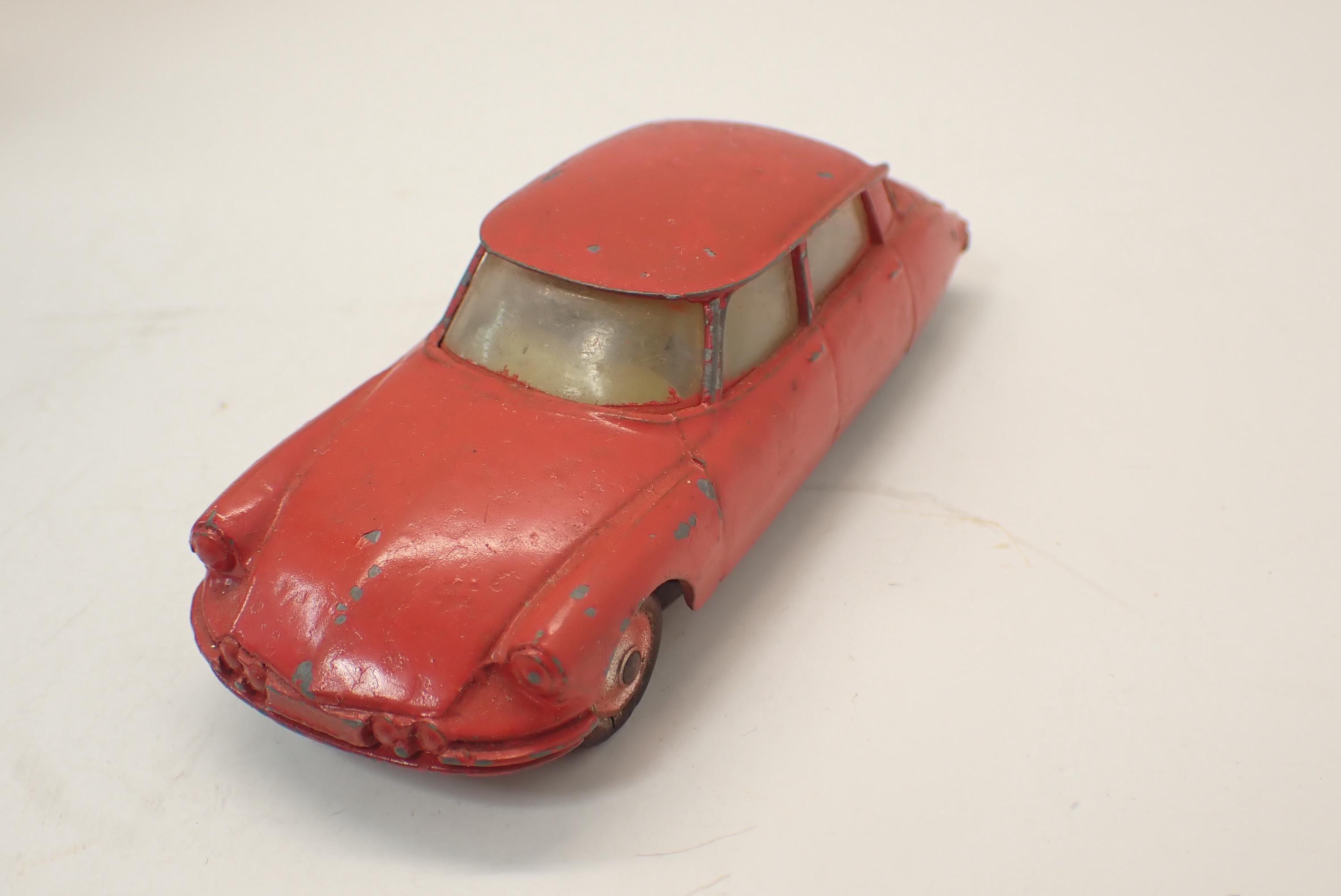 ヴィンテージ コーギー おもちゃ シトロエン ds 19 赤いおもちゃの金属