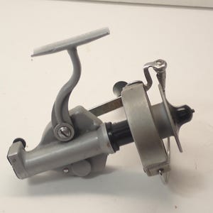 vintage pflueger pelican 1020 left handed spinning reel u.s.a.