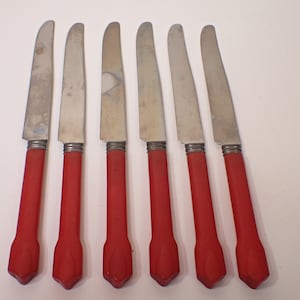 6 vintage set 9 5/8&quot; red bakelite handles stainless steel blades knives