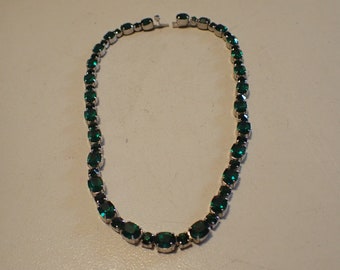 vintage emerald green and silver 4 prong mount box clasp closure beautiful necklace choker