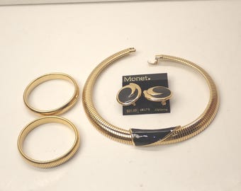 Conjunto de collar gargantilla Omega de MIB Monet, oro y esmalte negro con pendientes y pulsera.