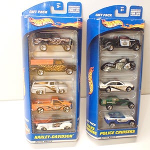 pair hot wheels 5 car gift packs police harley davidson