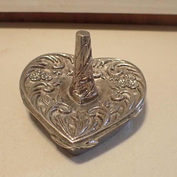 beautiful heart shape Godinger silver 1992 ring holder flower design 4"