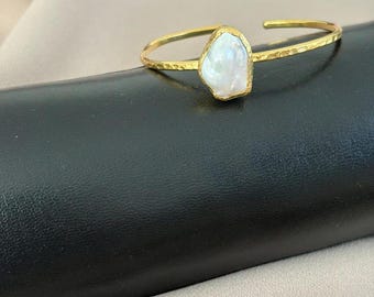 Irregular Baroque Single Pearl Cuff Adjustable Gold Bracelet ,Natural Barley Pearl Irregular Bone Pearl Combination Cuff Gold Bracelet,