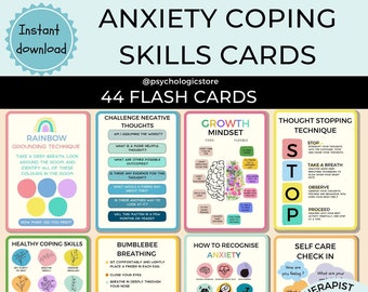 Könnte beinhalten: Ein Satz von 44 bunten Flashcards, die entwickelt wurden, um bei der Bewältigung von Angstzuständen zu helfen. Die Karten zeigen verschiedene Bewältigungsmechanismen, Techniken und Achtsamkeitsübungen. Die Karten tragen Titel wie "Regenbogen-Erdungstechnik", "Negative Gedanken in Frage stellen", "Wachstumsmindset", "Gedankenstopptechnik", "Gesunde Bewältigungsmechanismen", "Hummel-Atmung", "Wie man Angst erkennt" und "Selbstpflege-Check-In".
