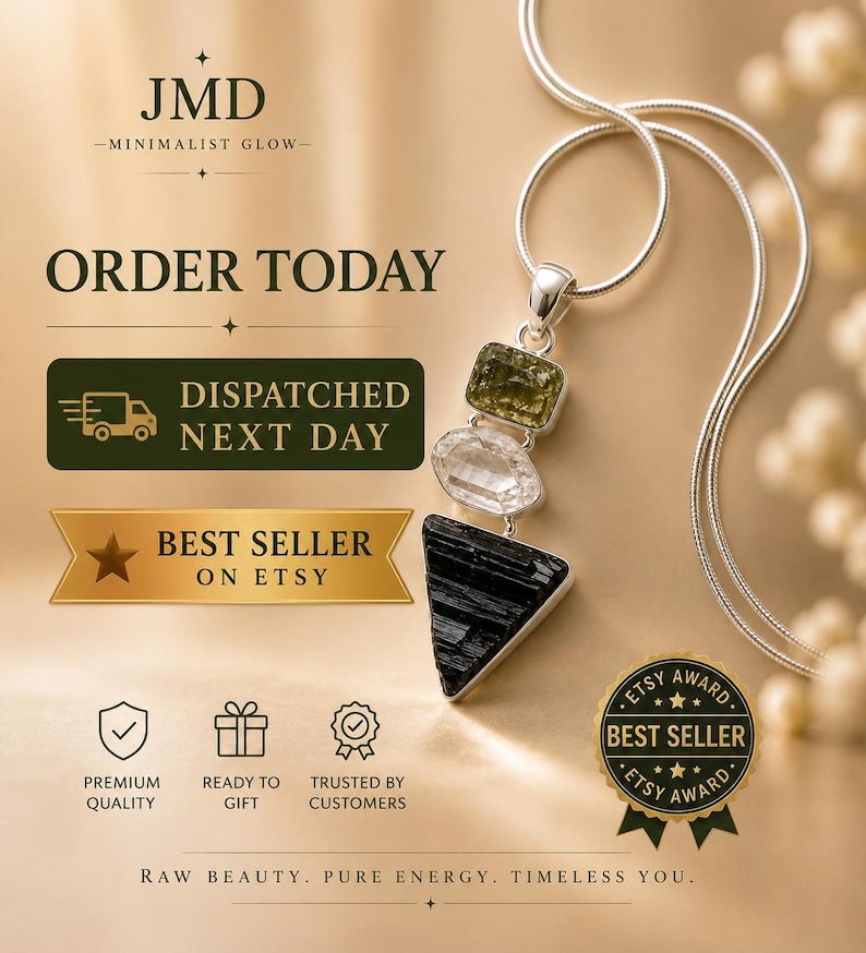 Puede incluir: Un collar de plata con un colgante de tres piedras apiladas: una piedra rectangular de color verde oliva, una piedra ovalada transparente y una gran piedra negra triangular. El texto JMD MINIMALIST GLOW, ORDER TODAY, DISPATCHED NEXT DAY, BEST SELLER ON ETSY y RAW BEAUTY. PURE ENERGY. TIMELESS YOU. es visible.