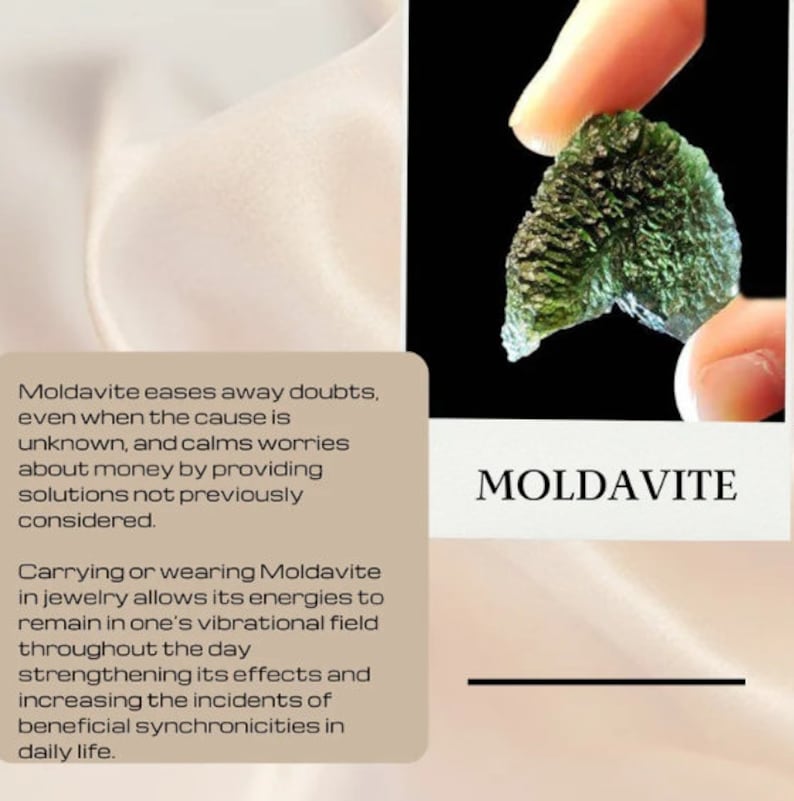 Puede incluir: Una piedra de moldavita verde oscuro en bruto con una superficie texturizada y picada. El texto en la imagen dice: Moldavite eases away doubts, even when the cause is unknown, and calms worries about money by providing solutions not previously considered.