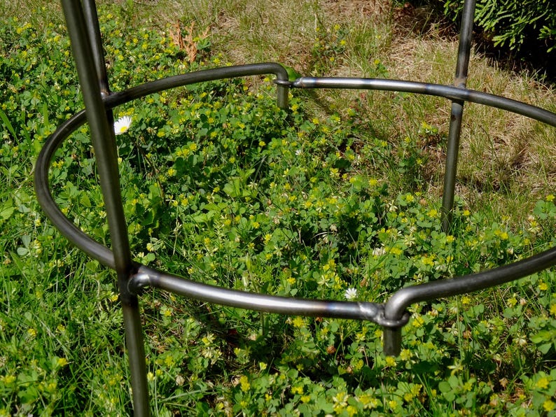 Stalen tuinsteun, metalen obelisk, 2 maten planten- en bloemenstandaard, zwart gelakt metaal, In 2 delen, metalen latwerk roestkleurig frame Raw metal Large 85cm