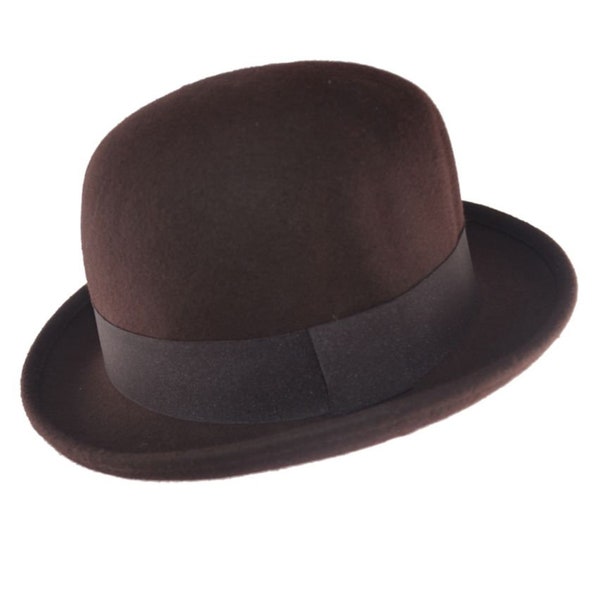 Chapeau melon en laine douce alliant raffinement vintage et confort moderne, la construction en laine ajoute du confort à ce style élégant par excellence