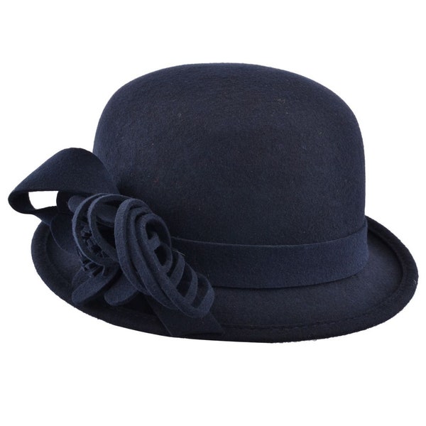 Esprit féminin : le chapeau cloche en feutre de laine avec un accent fleuri chic, le chapeau cloche femme en laine