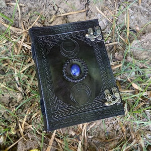 Diario de cuero repujado: Grimorio de la Triple Luna, Lapiz Azul, Libro de las Sombras