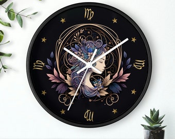 Puede incluir: Reloj negro con detalles dorados que presenta una ilustración del signo zodiacal Virgo. La esfera del reloj tiene un fondo negro con estrellas doradas y el símbolo de Virgo. La ilustración representa a una mujer con el pelo largo y suelto y una corona de flores. Las agujas del reloj son blancas.