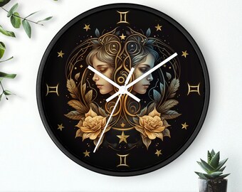 Puede incluir: Reloj negro con un diseño dorado y blanco que presenta el símbolo del zodíaco Géminis y dos caras. La esfera del reloj tiene números romanos y manecillas blancas.