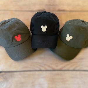 ミッキーマウス ディズニーキャラクター刺繍入り大人用または子供用帽子、カスタム帽子、ユース野球休暇用アンストラクチャードダッドハット