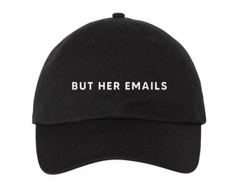 But Her Emails Bestickter Baumwolltwill Dad Hut, Politische Satire