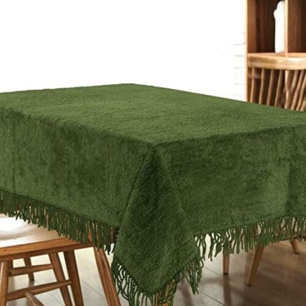 La grande table traditionnelle de chenille de coton couvre la nappe de cuisine de partie non fer