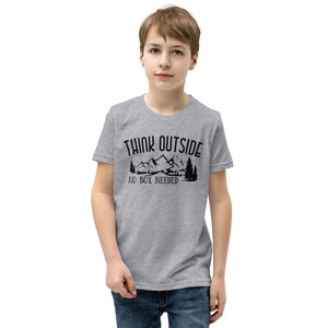 Think Outside - Nessuna scatola necessaria - T-shirt a maniche corte per ragazzi - Camper divertente - Campeggio - All'aperto - Umoristico - Personalizzato