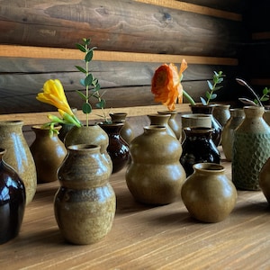 Handgemachte Mini-Vase, Vase aus Keramik, kleine Vase, Minivase, Dekovase, Dekovase, Vasen-Set, handgetöpfert, Keramikvase