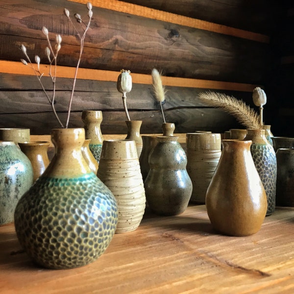Handgemachte Mini-Vase, Vase aus Keramik, kleine Vase, Minivase, Dekovase, Dekovase, Vasen-Set, handgetöpfert, Keramikvase