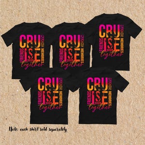 クルーズグループシャツ、お揃いのバケーショントップス、鮮やかなオレンジピンクブラックTシャツ、ユニセックスジャージTシャツ、同窓会旅行のお土産、サマー