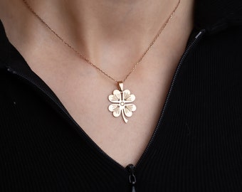 Dainty Clover Necklace, Lucky Clover Pendant, Mothers Day Gifts, 4 Leaf Clover Necklace, Tiny Clover Pendant, Floral Necklace, Gift For Mom