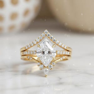 Hexagon Cut Moissanite Engagement Ring Set – 14K Gold Chevron Wedding Band – Round Diamond Pave Crown Bridal Set – Geometric Promise Ring