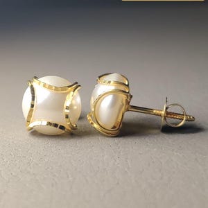 Gold Pearl Stud Earrings • Round Pearl Earrings for Women • Classic Minimalist Jewelry • Bridal Earrings • Everyday Studs • Gift for Her