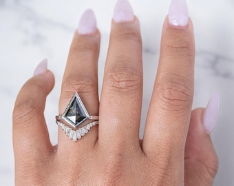 Kite Salt & Pepper Diamond Engagement Ring – 14k Gold Chevron Band