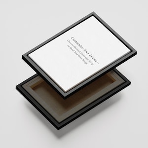 Può includere: Due tele con cornice nera, una leggermente sfalsata rispetto all'altra. La tela superiore ha una superficie bianca con il testo "Customize Your Frame - Choose Artwork From Our Shop or Send Your Own Image". La tela inferiore ha un interno beige.