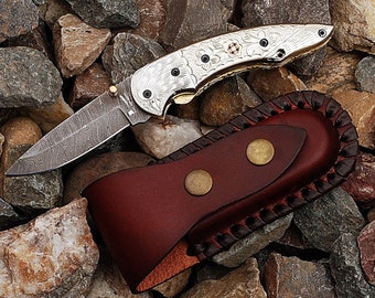Hand Engraved Traditional-Style Liner Lock Pocket Knife With Silver Nickel Customisation