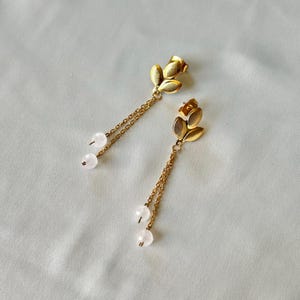 Rose Quartz Earrings • Gold-plated stainless steel • Gold leaves • Fine and elegant jewelry for women
