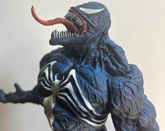 Venom - målad hartsfigur