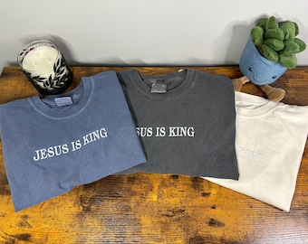 Camiseta Jesus é Rei, cor confortável, roupa cristã, roupa de Jesus, camiseta de Jesus, camisa bordada