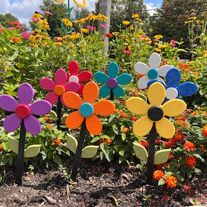 Poly Daisy Garden Decorations w/ Stake