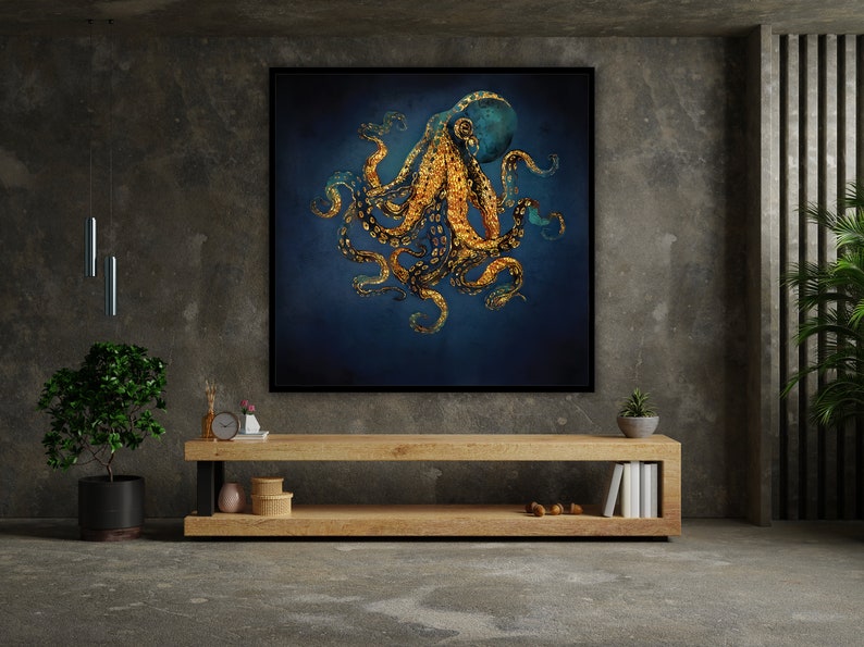 Op de afbeelding: Een illustratie van een gouden en blauwe octopus op een donkerblauwe achtergrond. De octopus heeft een textuur, een metalen look en is in een dynamische pose met uitgestrekte tentakels afgebeeld.