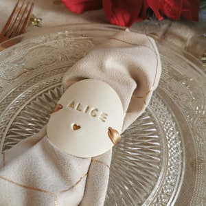 Marque place en argile rond bombé personnalisable - Décoration table Mariage, Baptême, Anniversaire, Noël